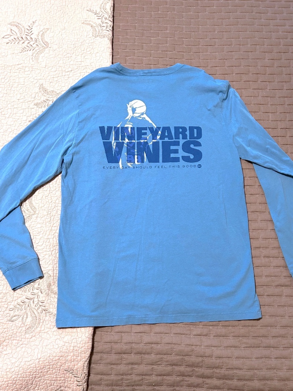 Vineyard Vines | Men's Basketball Long-Sleeve Tee-Size M